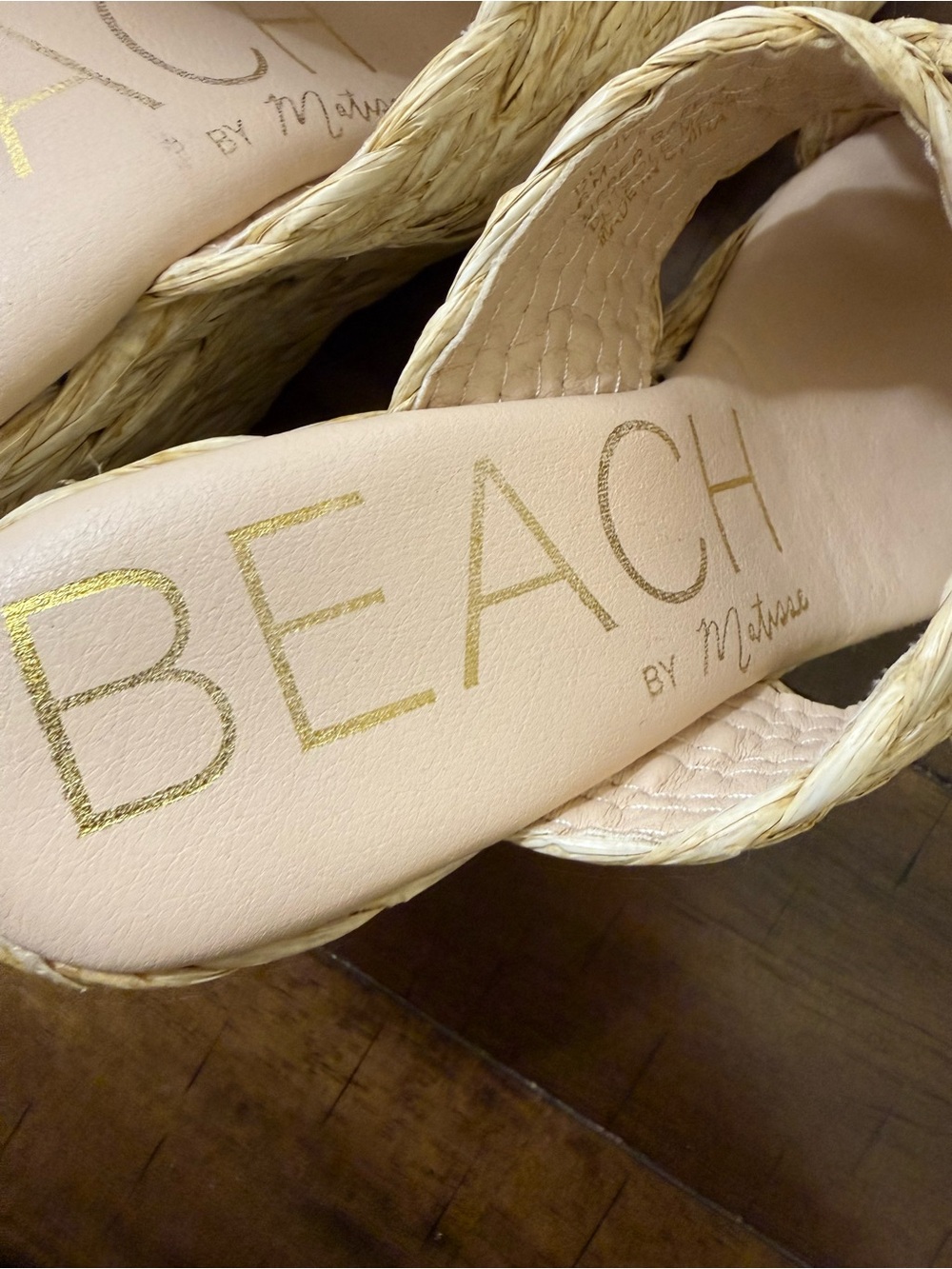 Beach by Matisse Raffia
Crisscross Wedge Sandals size 6 - Picture 8 of 10